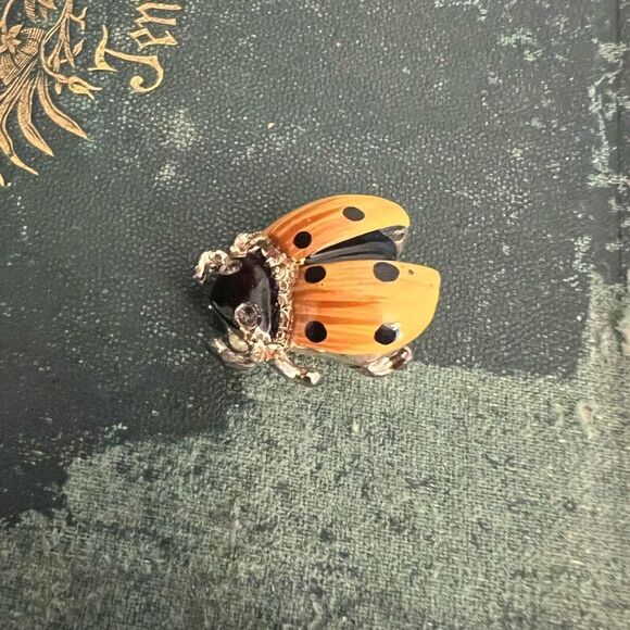 Elegant vintage Ladybug Brooch in Orange and Black w crystal embellishment. - Picture 3 of 6